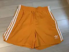 adidas オレンジ ショートパンツ
