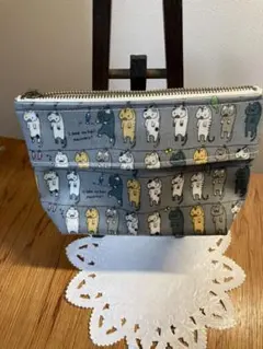 ラミネートポケットティッシュケース付きファスナーポーチ干された猫グレーR55