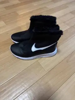 NIKE キッズ　スニーカー　ブーツ