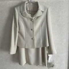 【半額以下！】未使用　DREAM STAGE アイボリー スーツ 11号