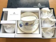 ロイヤルコペンハーゲン 青い花柄カップ・ソーサーセット - メルカリ