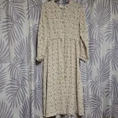 Honey　花柄ベージュワンピース　Mサイズ