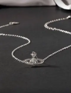 ヴィヴィアンモチーフのネックレス