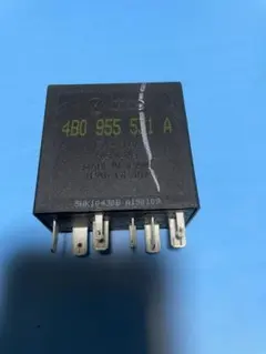 ⭐ AUDI 4B0955531A フロントガラスワイパーリレー ⭐のサムネイル