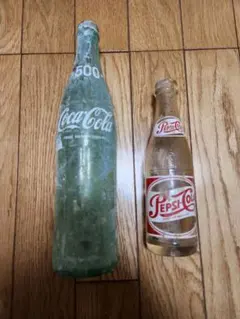 Coca-Colaのガラス瓶セット２本 Coca-Cola ガラス瓶 2本セット - メルカリ