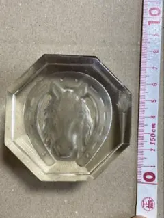 馬と蹄鉄がデザインされたペーパーウェイト