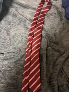 赤と白のストライプネクタイ