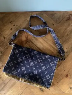 新品未使用　近年モデル　ラシット　リバーシブル　ショルダーバッグ　金　グレー 新品未使用 近年モデル ラシット リバーシブル ショルダーバッグ