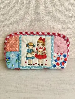 ♪ハンドメイド♪マーガレット＆ソフィー　大きなパッチワークポーチ　B