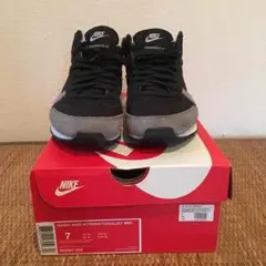 NIKE インターナショナリスト mid