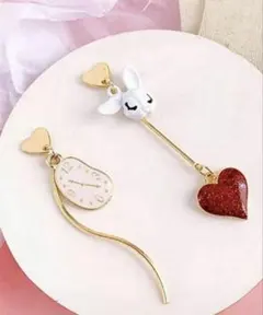 【新品】ディズニー　不思議の国のアリス　ピアス（両耳用）