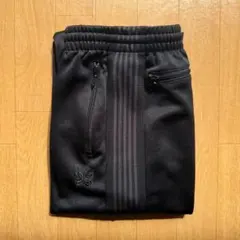 PU1594 ストレート M ブラック チャコールグレー ニードルス