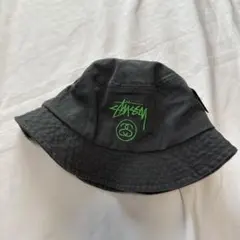 新品　タグ付き　ステューシー ロゴ刺繍バケットハット　ウォッシュグレー　S/M
