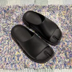 PAES ペイズ美品NEWFLIPFLOPジェニ着用ブラック 23cm - メルカリ