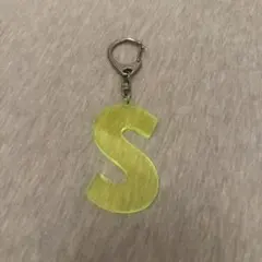 サトーくん　onsugar 蛍光イエロー アクリルキーホルダー 'S'