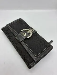 coachのロゴ入り黒の長財布