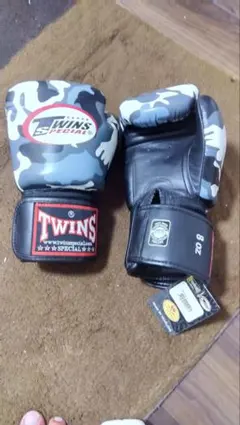 8オンスTWINS ボクシンググローブ SPECIAL ホワイト/ブラック　中古 Amazon | Twins ボクシンググローブ PUレザー TW7 Black/White 8