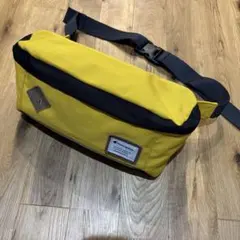 【美品】Champion ボディバッグ ウエストポーチ イエロー ブラックのサムネイル