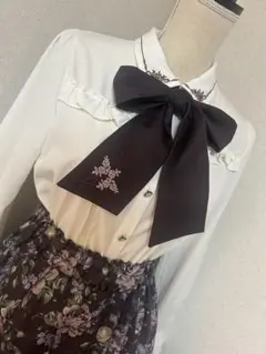 ★値下げ　axes femme バラブーケ刺繍リボンブラウス