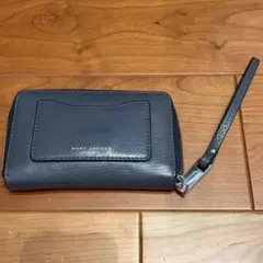MARC JACOBS 二つ折り財布 ラウンドファスナー レザー ブラック系のサムネイル