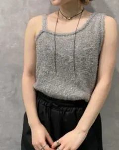 【新品未使用】MIESROHE　ラメシャギーワンショルニットのサムネイル