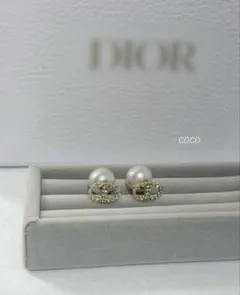 CDロゴピアス　ゴールドキラキラパール