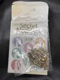ディズニーストア　シークレットネックレス　美女と野獣　ベル