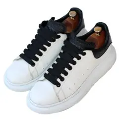 Alexander McQueen オーバーサイズ スニーカー 白黒 パイソンのサムネイル