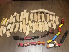 複数のbrio木製鉄道セット 一色　沢山の車両とベルトコンベアー車等付