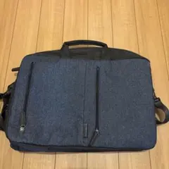 ネイビーとブラックのナイロンバッグ