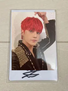 ATEEZ ウヨン 2 直筆サイン入り ポラロイド ポラ チェキ ATEEZ ウヨン ポラロイド風 チェキ風 トレカ 2枚セット - メルカリ