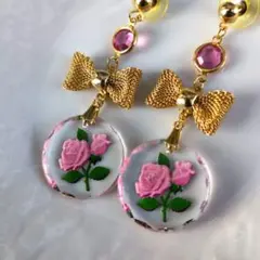 ヴィンテージ　ピアス　バラ　ピンク　インタリオ　ルーサイト　イヤリング