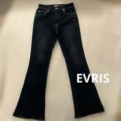 エヴリス　EVRIS ブーツカット　デニム　ジーンズ　フレアパンツ　Mのサムネイル
