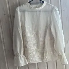 anatelier 刺繍入りアイボリー長袖ブラウス 38のサムネイル