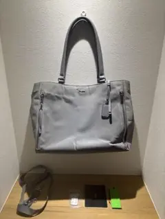 トゥミTUMI グレー トートバッグのサムネイル