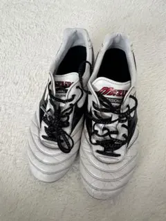 Mizuno Morelia スパイク ホワイト/ブラック/レッド24.5センチ