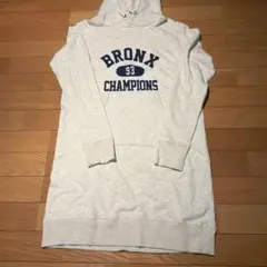 CHAMPIONS フード付きワンピース