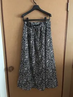 【ANTIQULOTHES】 花柄ロングフレアスカート