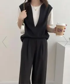 スキッパネックノースリーブブラウス&ウエストタックセミワイドパンツセットアップのサムネイル