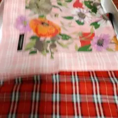 ❤Burberryピンク地花柄★赤ノバチェックハンカチ2枚セット❤