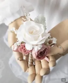 ホワイト ピンク 造花 ブローチ・コサージュ