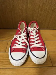 赤 スニーカー
