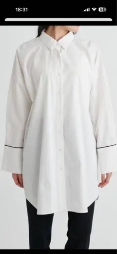 ホワイト ボタンアップシャツ 長袖　ミラオーウェン