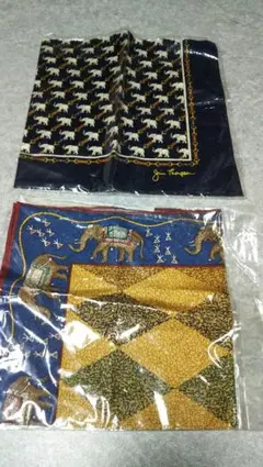 新品未使用ジムトンプソンハンカチと、スカーフセットです。