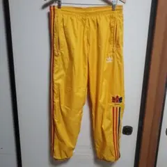 アディダスオリジナルス　ナイロントラックパンツ　イエロー　刺繍ロゴ