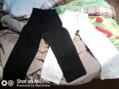 ユニクロワイドストレートジーンズ28ダークグレーとオフホワイト