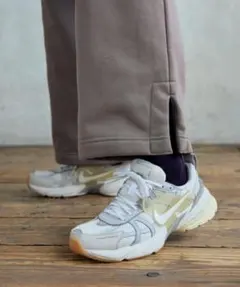 ナイキ NIKE ウィメンズ V2K ラン HV4314-030 クリーム系
