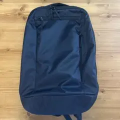 【美品】無印良品　肩の負担を軽くする　撥水ビジネスリュックサック（薄型）のサムネイル