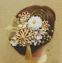 335髪飾り*つまみ細工*金✕白*輝*成人式卒業式振り袖ウエディング