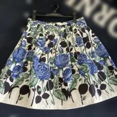 美品✨【JILL STUART 】花柄フレアスカート 、青いバラのサムネイル